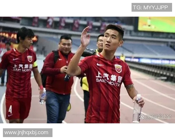 解析上海足球队的比赛节奏与战术风格对球队发展的影响